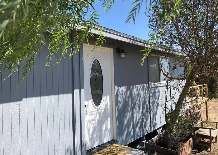 30 Pct Off! Malibu Charming Suite, Ocean View, Queen Bed