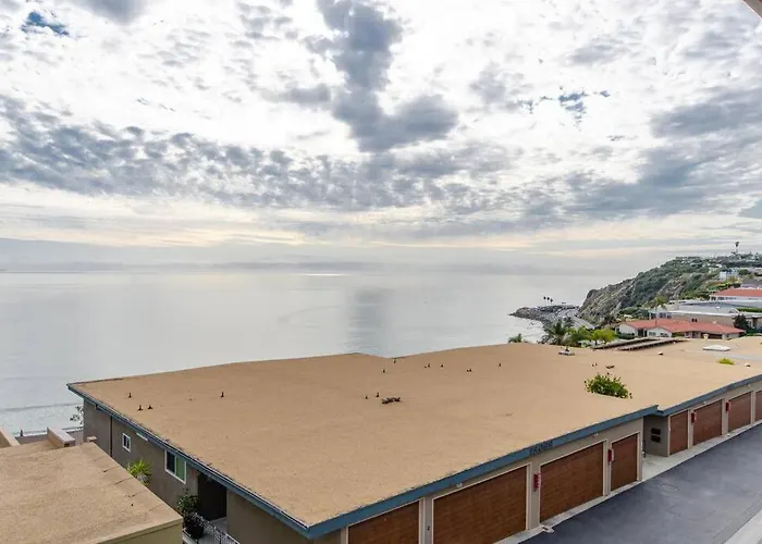 Surf-N-Sand 2-Bedrooms, Malibu